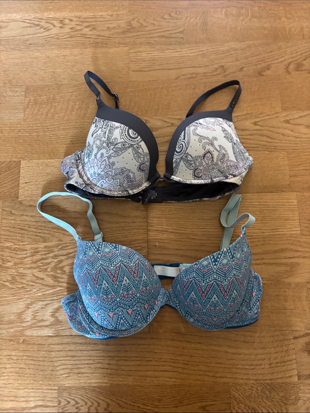 Set of 2 Victoria’s Secret 34C Bras